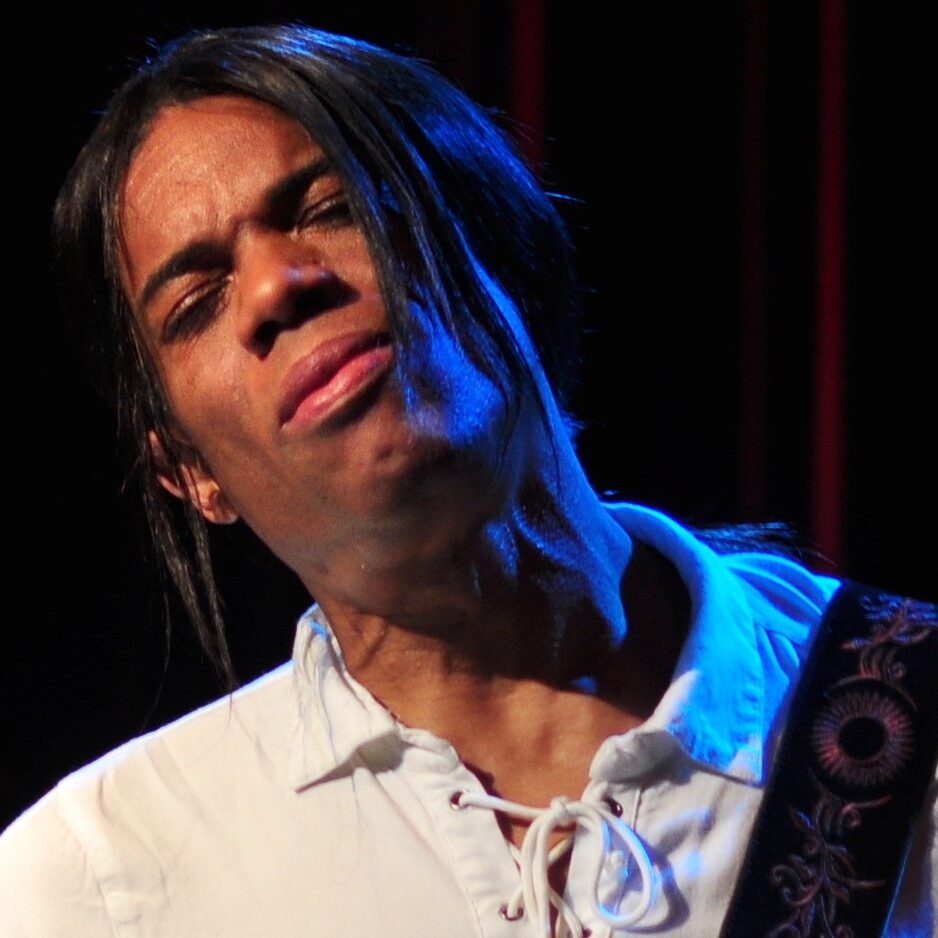 Stanley_Jordan_01_(cropped) Stanley_Jordan_01_(cropped)